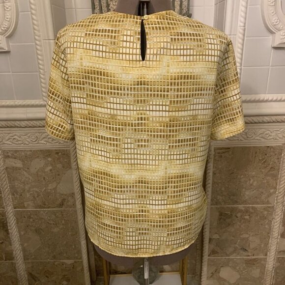 Ashley Stewart. Size 14W. Short Sleeve Shell Top. Keyhole Closure. B95. - Picture 4 of 5